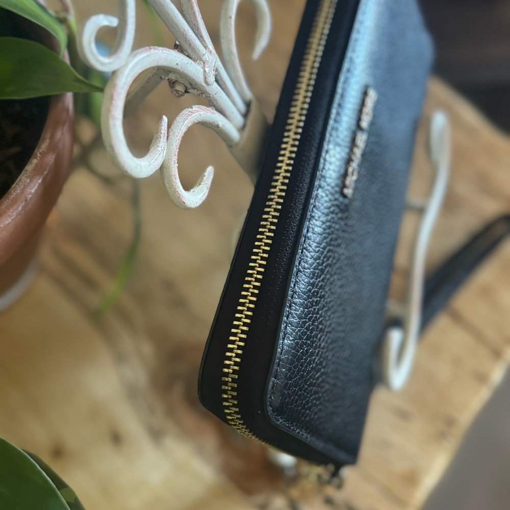 Michael Kors Large Black Continental Wallet - Gold Hardware - Wristlet Strap - Picture 8 of 12
